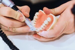 Prótese dentária em Salvador com fluxo digital para reabilitação oral e recuperação da função mastigatória e da estética do sorriso.